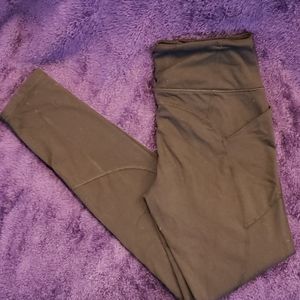 M Victoria's Secret black workout tights, pockets